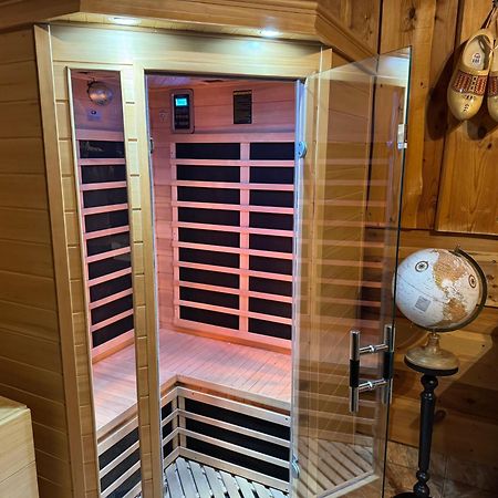 Cosy Apartment In Family Compound Turany エクステリア 写真