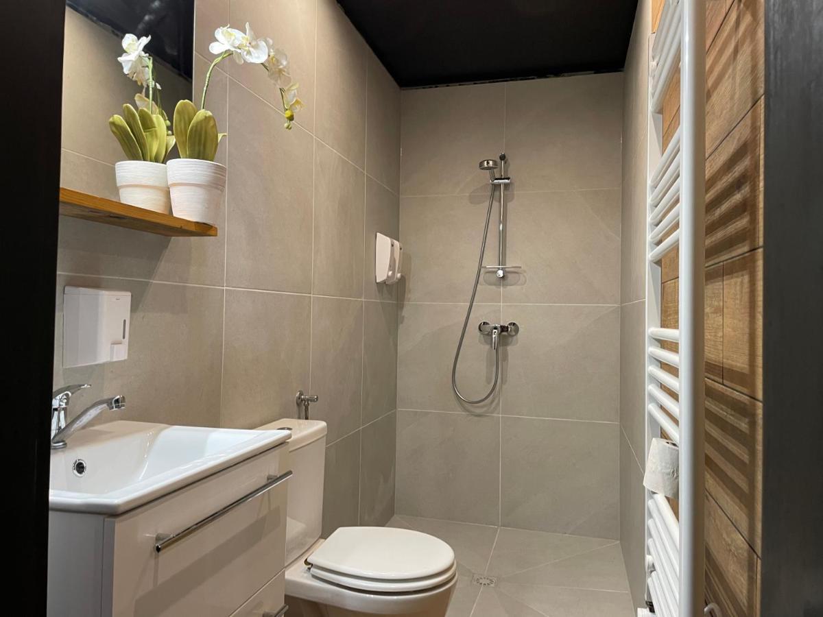 Cosy Apartment In Family Compound Turany エクステリア 写真