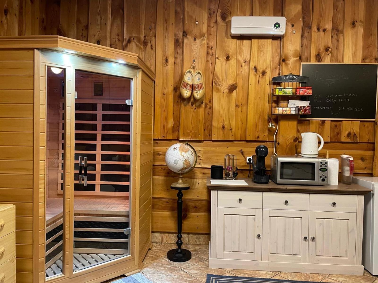 Cosy Apartment In Family Compound Turany エクステリア 写真